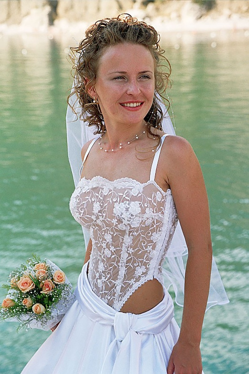 Невесты в прозрачных платьях