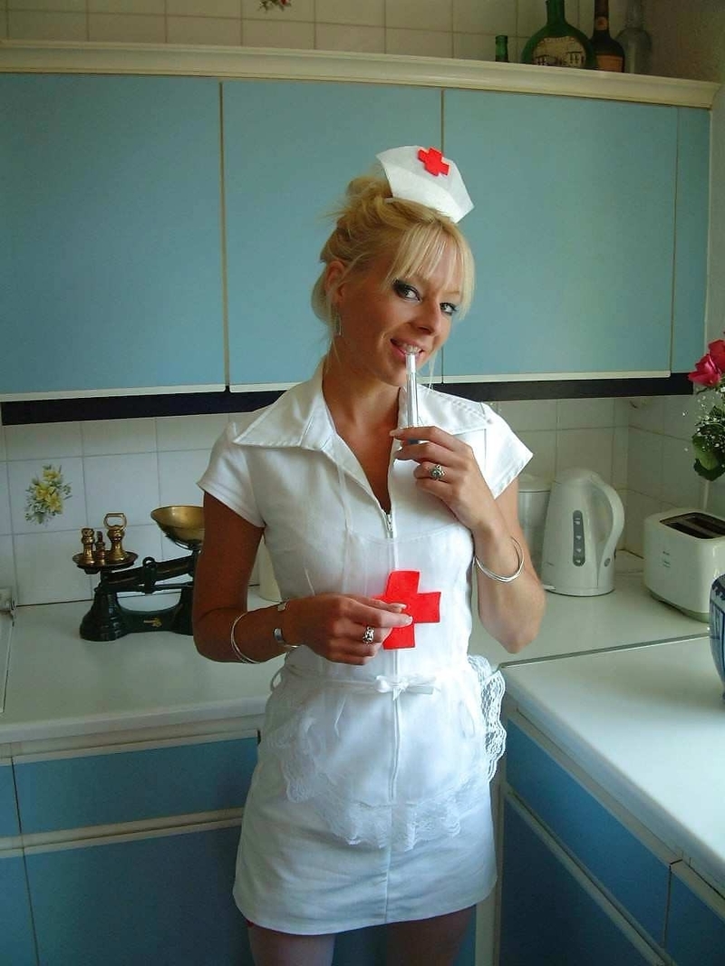 45-летняя сисястая медсестра 